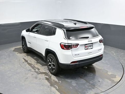 Used 2025 Jeep Compass Limited image 43