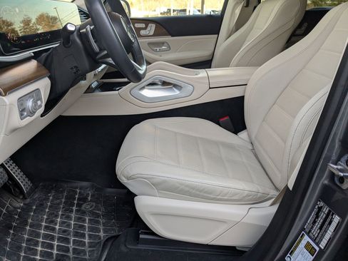 Used 2024 Mercedes-Benz GLS 450 4MATIC image 9