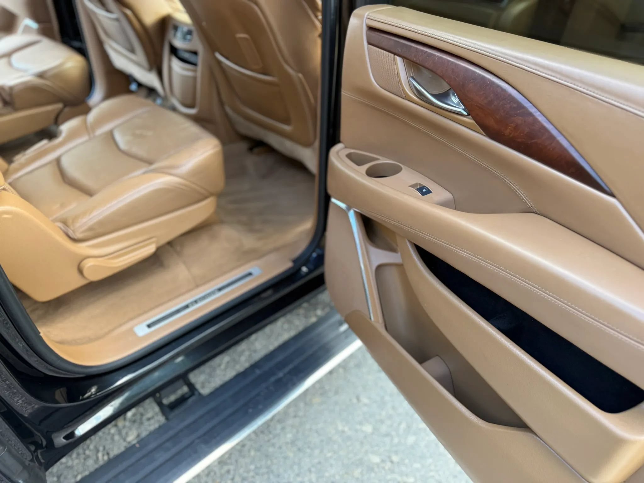 Used 2015 Cadillac Escalade ESV Platinum AWD/4WD image 30