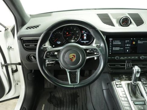 Certified 2021 Porsche Macan image 13