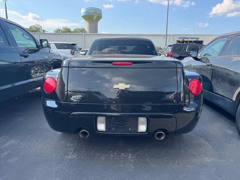Used 2005 Chevrolet SSR w/ Preferred Equipment Group RWD image 5