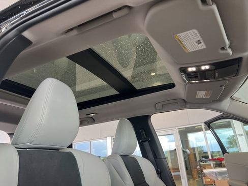 Used 2025 Mitsubishi Outlander SE image 41