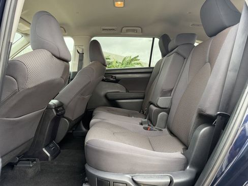 Used 2025 Toyota Highlander LE FWD image 29