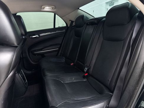 Used 2018 Chrysler 300 Limited image 22