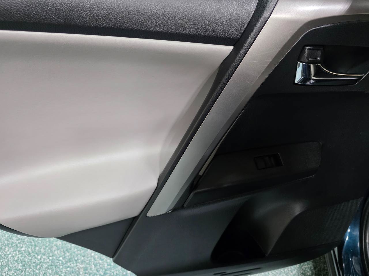 Used 2018 Toyota RAV4 XLE AWD/4WD image 20