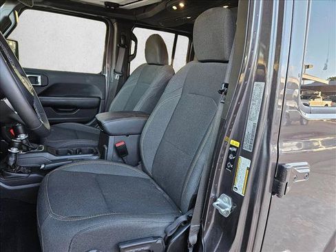 Used 2025 Jeep Wrangler Unlimited Sahara AWD/4WD image 15