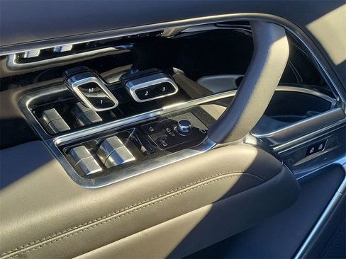 Used 2023 Land Rover Range Rover SE image 24