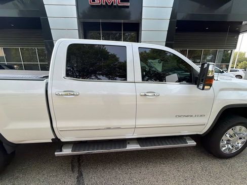 Used 2019 GMC Sierra 2500 Denali w/ Duramax Plus Package AWD/4WD image 8