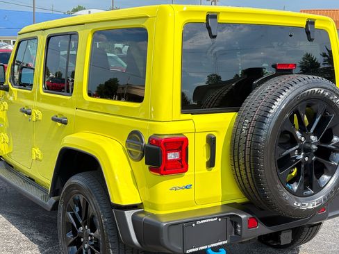 Used 2023 Jeep Wrangler Unlimited Sahara w/ Cold Weather Group AWD/4WD image 13