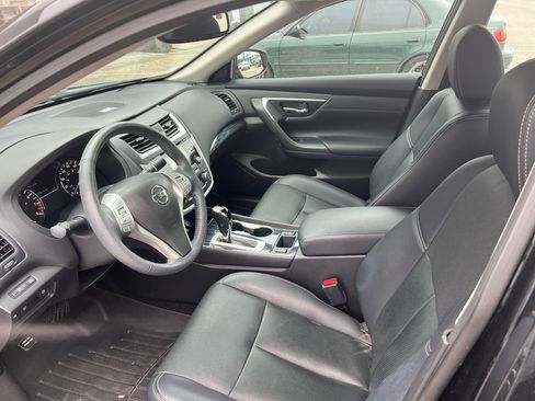 Used 2016 Nissan Altima 2.5 SL w/ Moonroof Package FWD image 9