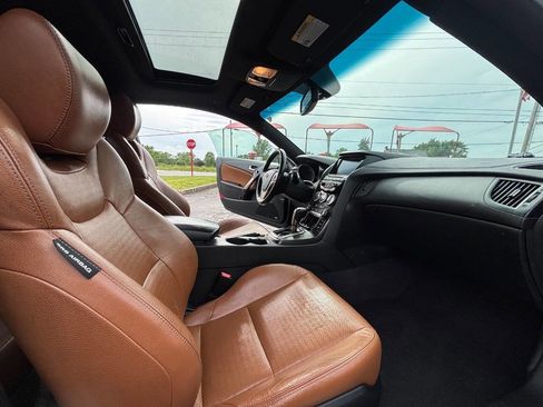 Used 2013 Hyundai Genesis 3.8 RWD image 8