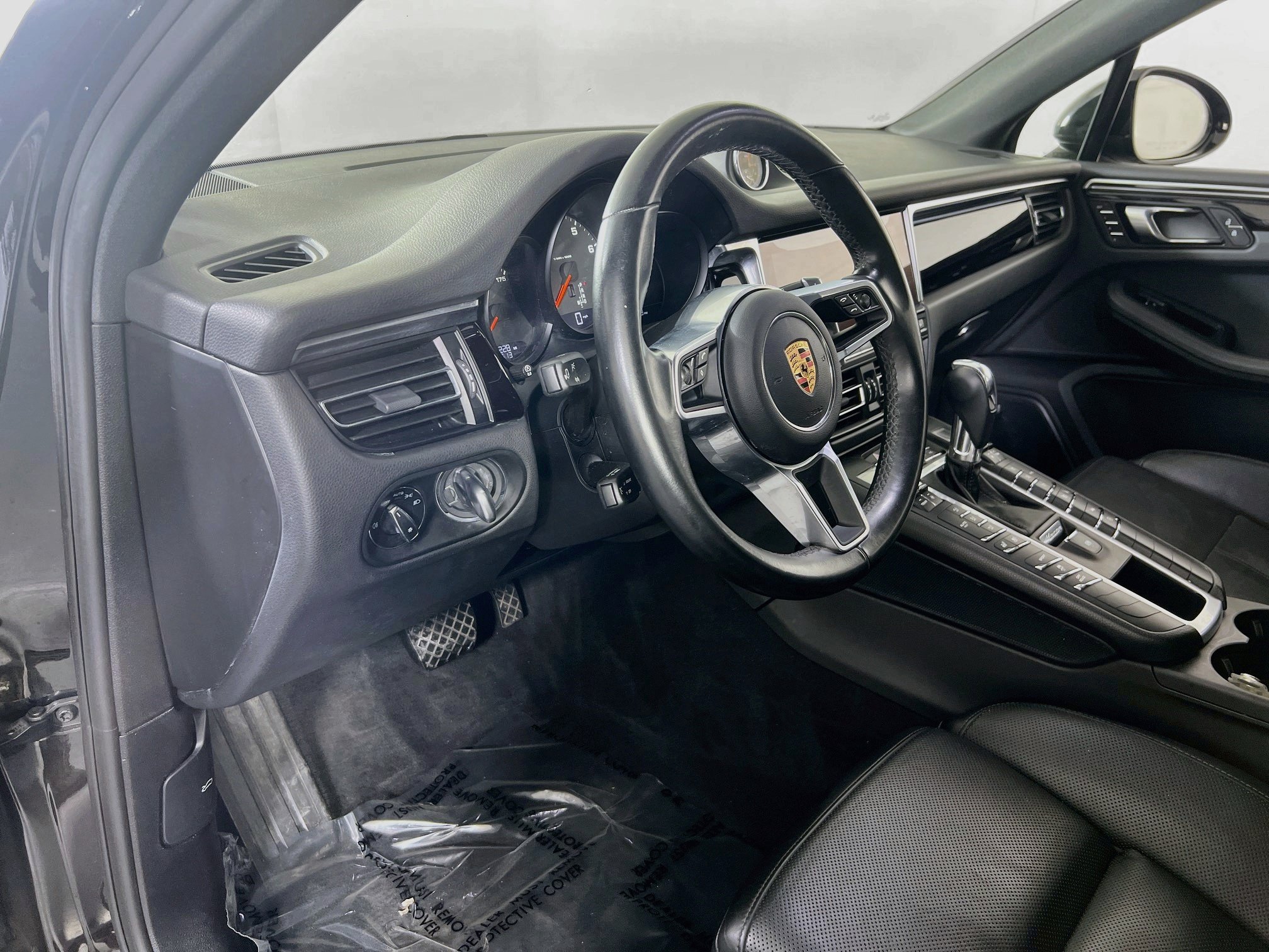 Used 2020 Porsche Macan AWD/4WD image 9