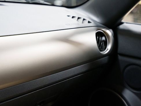 Used 2009 MAZDA MX-5 Miata Grand Touring w/ Premium Pkg image 30