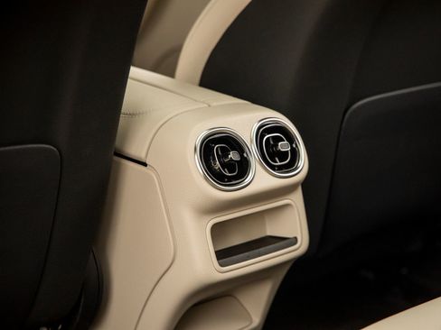Used 2025 Mercedes-Benz GLC 300 image 33