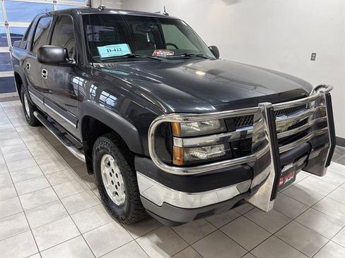 Used 2005 Chevrolet Avalanche LS image 5