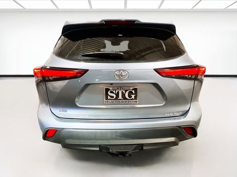 Used 2022 Toyota Highlander XLE image 5