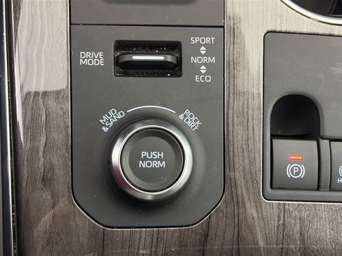 Used 2023 Toyota Highlander Platinum image 30