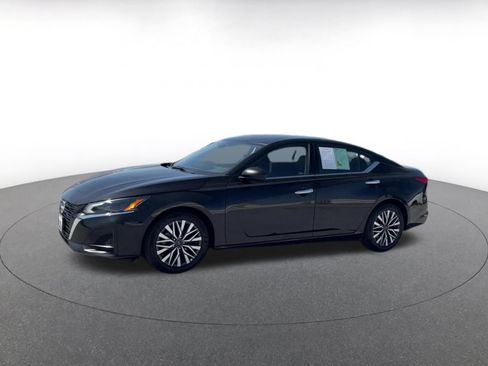 Used 2025 Nissan Altima 2.5 SV FWD image 7