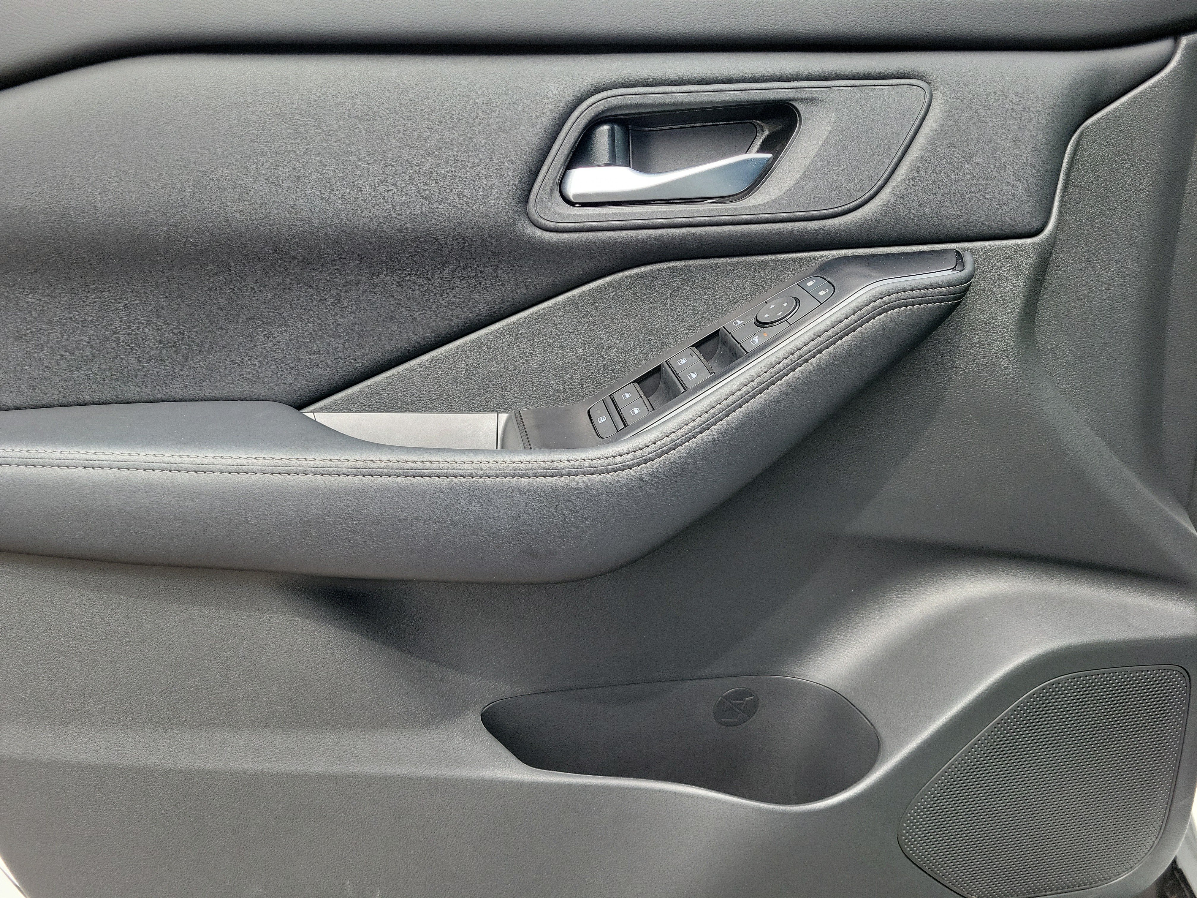 Certified 2025 Nissan Rogue SV AWD/4WD image 15