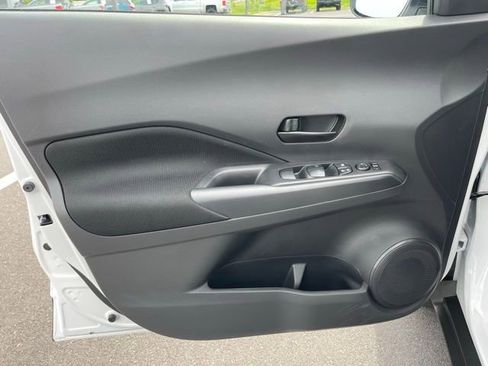 New 2025 Nissan Kicks Play S image 9