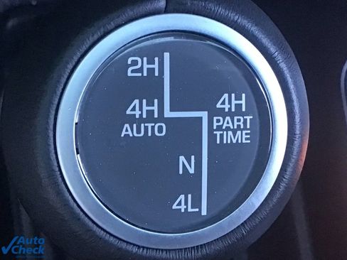 Used 2022 Jeep Wrangler Unlimited Sahara w/ Cold Weather Group image 28