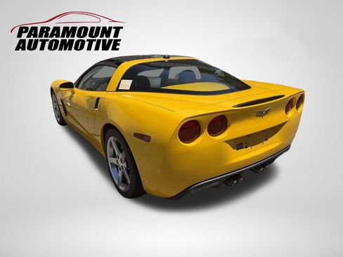 Used 2005 Chevrolet Corvette Coupe w/ Preferred Equipment Group RWD image 2