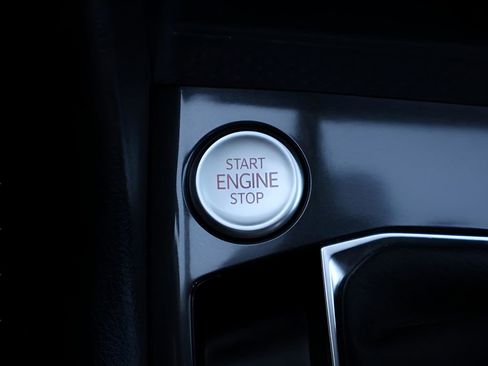 Used 2024 Volkswagen Tiguan SE image 28