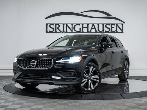 Used 2024 Volvo V60 B5 Cross Country Plus image 26