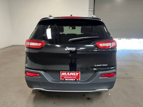 Used 2017 Jeep Cherokee Limited FWD image 4