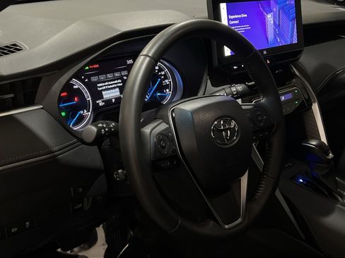 Used 2024 Toyota Venza XLE AWD/4WD image 17