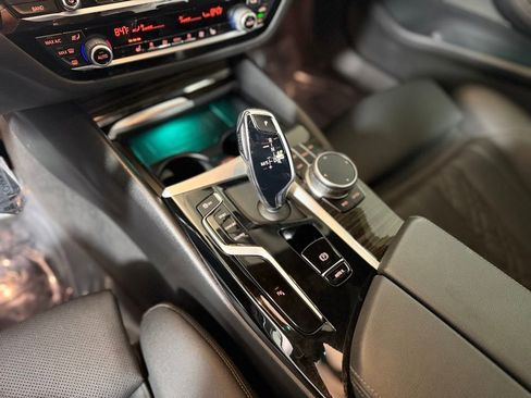 Used 2022 BMW 540i xDrive w/ Premium Package image 17