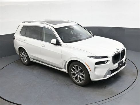 Used 2025 BMW X7 xDrive40i image 16