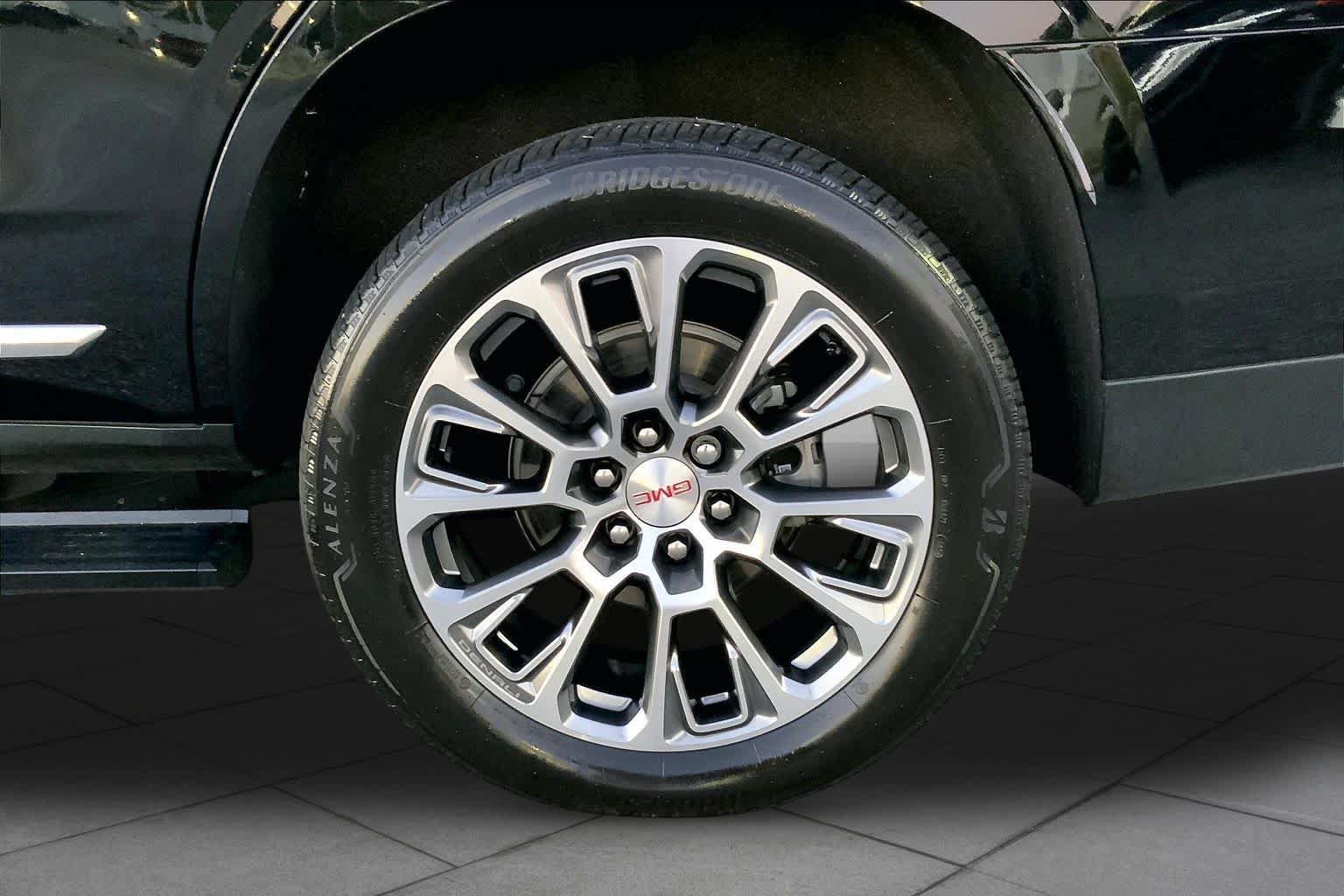 Used 2025 GMC Yukon Denali w/ Denali Reserve Package AWD/4WD image 10