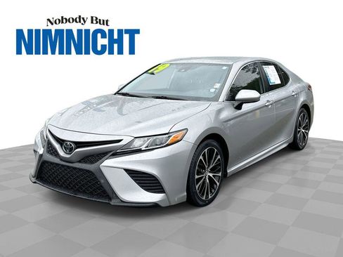 Used 2019 Toyota Camry SE image 1