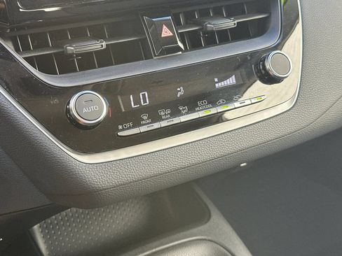 Used 2025 Toyota Corolla LE w/ Convenience Package FWD image 19