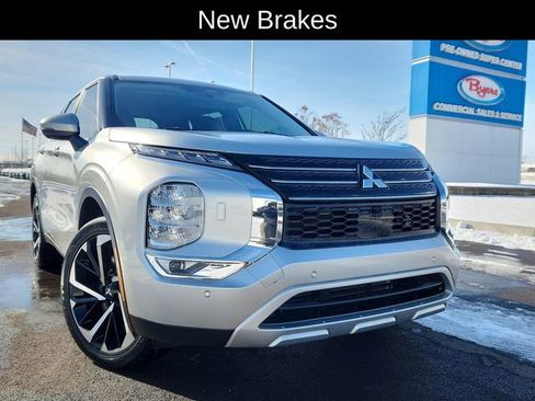 Used 2024 Mitsubishi Outlander SE image 12