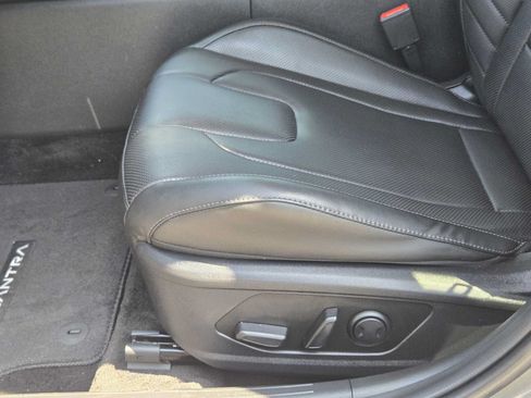 Certified 2025 Hyundai Elantra Limited FWD image 23