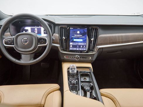 Certified 2025 Volvo V90 B6 Cross Country Ultra AWD/4WD image 24