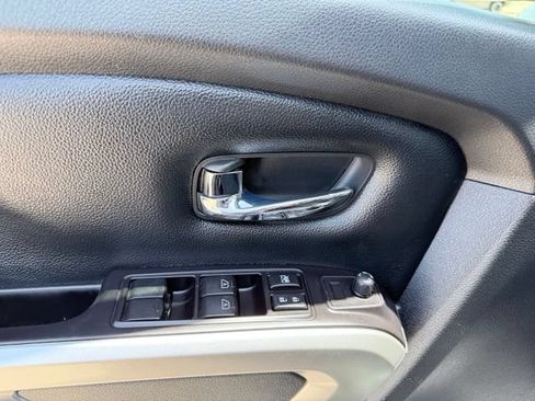 Used 2020 Nissan Titan SV w/ SV Convenience Package RWD image 10