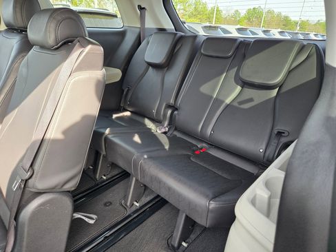 Used 2024 Kia Carnival LX image 32