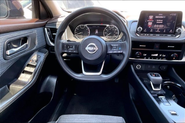 Used 2023 Nissan Rogue SV FWD image 4