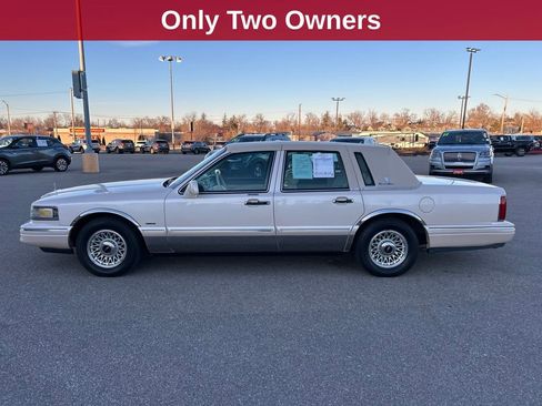 Used 1996 Lincoln Town Car Signature image 2