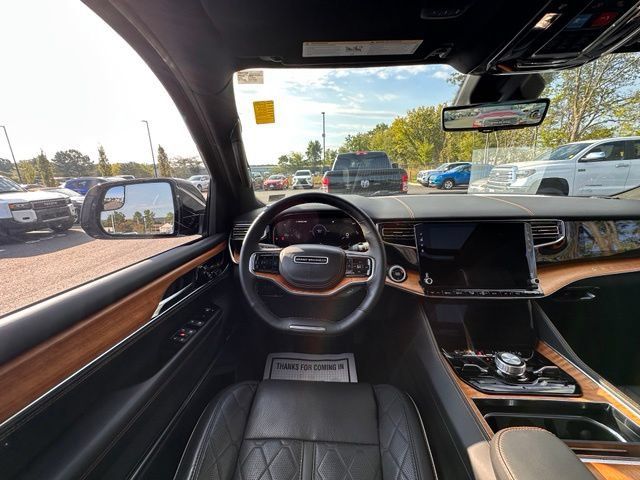 Used 2023 Jeep Grand Wagoneer Series III AWD/4WD image 17