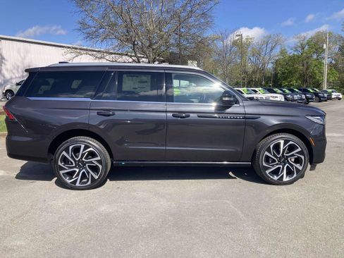 New 2026 Lincoln Navigator Black Label AWD/4WD image 2