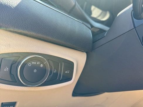 Used 2017 Lincoln MKC Reserve w/ Lincoln MKC Climate Package image 32