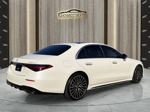 Used 2022 Mercedes-Benz S 500 4MATIC w/ AMG Line Package image 9