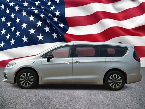 Used 2024 Chrysler Pacifica Limited FWD image 11