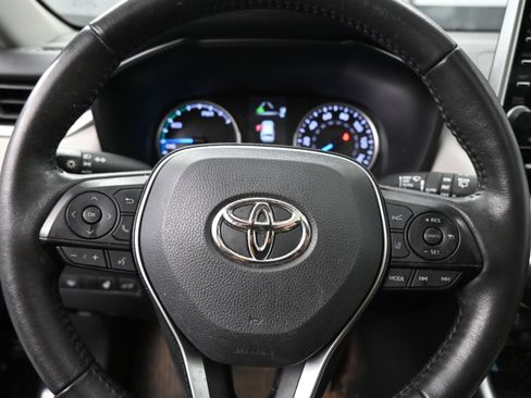 Certified 2022 Toyota RAV4 XLE image 11