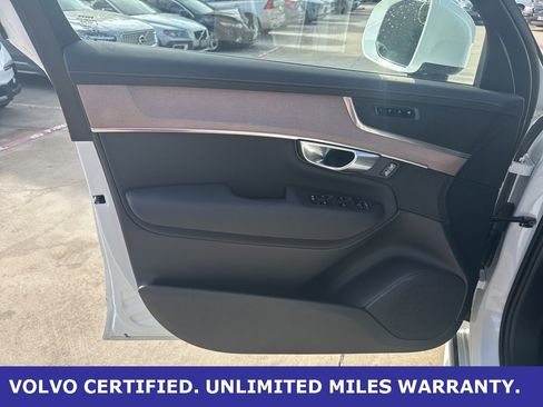 Certified 2025 Volvo XC90 B6 Plus image 21