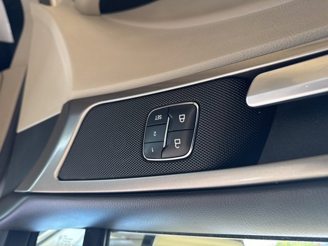 Used 2017 Ford Fusion SE w/ Fusion SE Technology Package FWD image 18